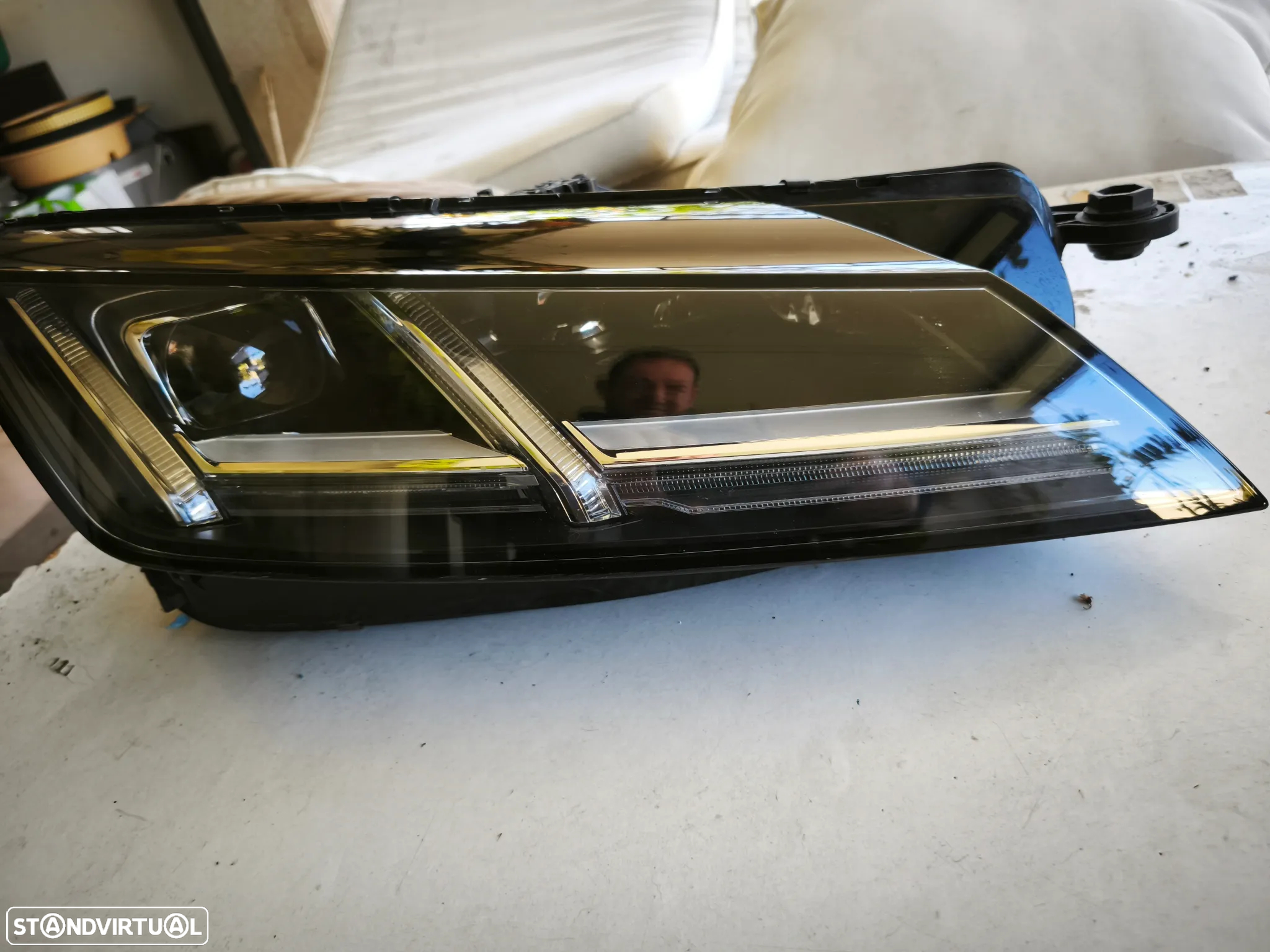 Farol direito full Led matrix Audi TT 8S - 8S0941036B - 8