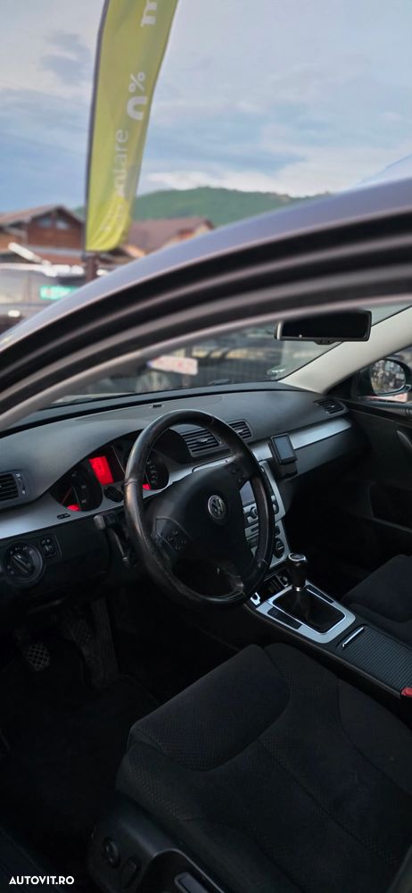 Volkswagen Passat 2.0 TDI DPF Highline - 16