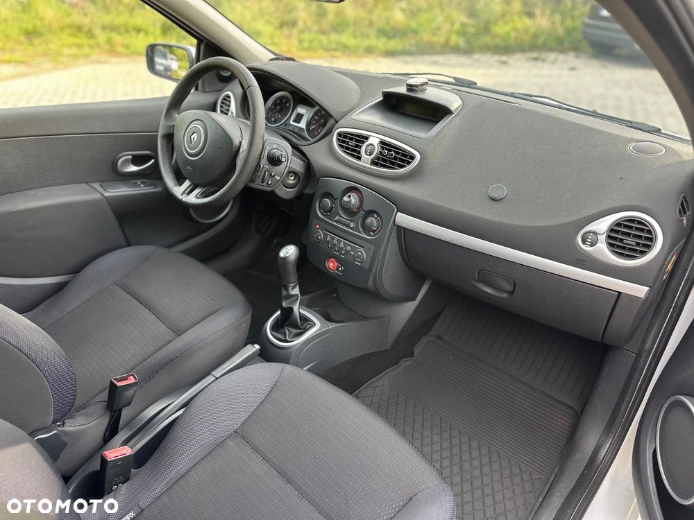 Renault Clio - 10