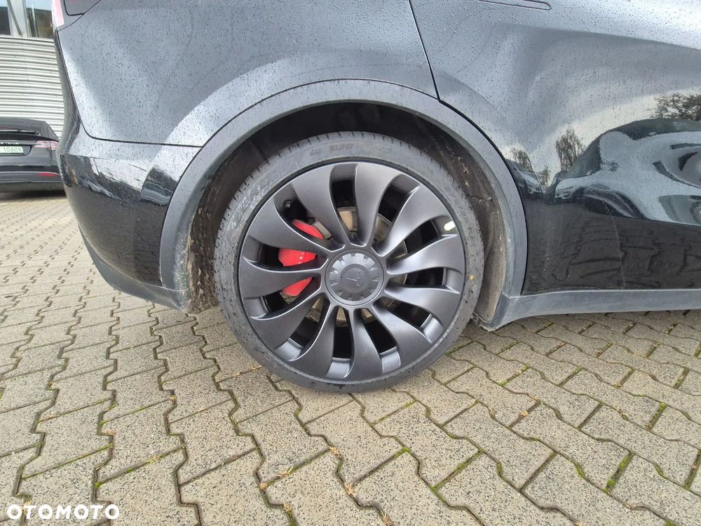 Tesla Y Performance AWD - 14