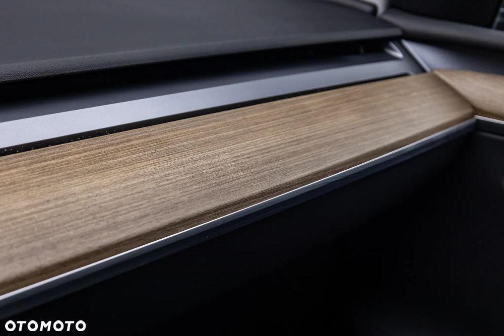 Tesla Y Performance AWD - 28