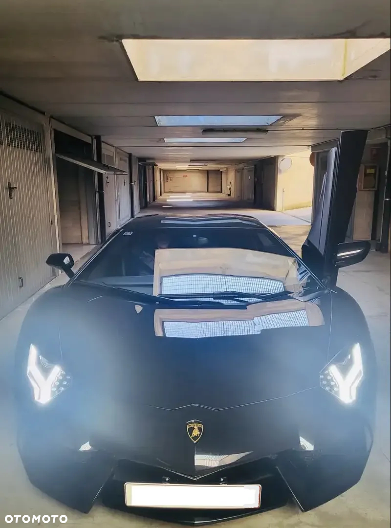 Lamborghini Aventador LP700-4 - 5