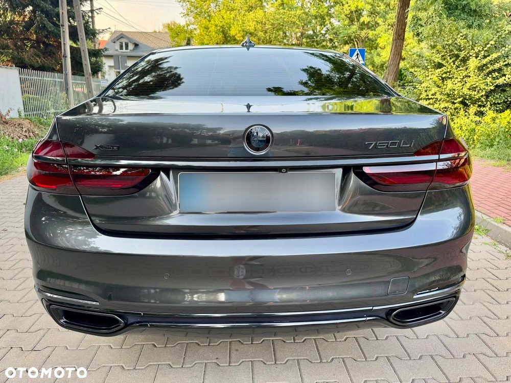BMW Seria 7 750Li xDrive - 11