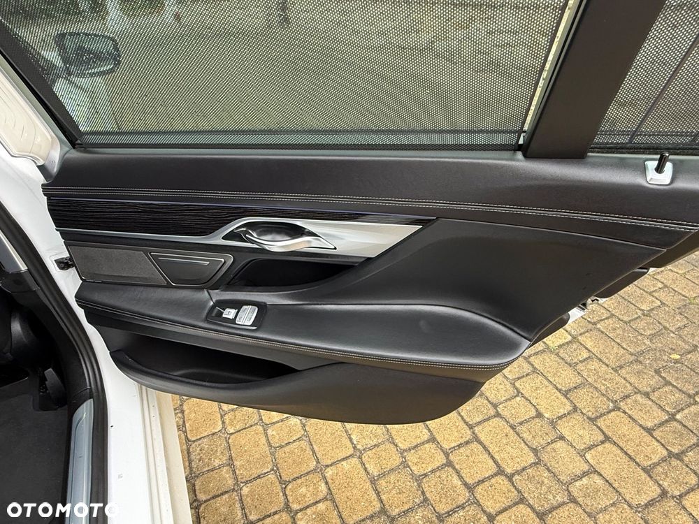 BMW Seria 7 750Li xDrive - 27