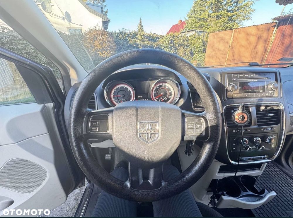 Dodge Grand Caravan - 8