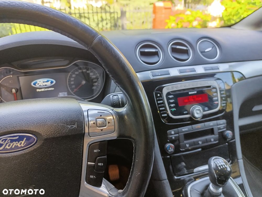 Ford S-Max - 17