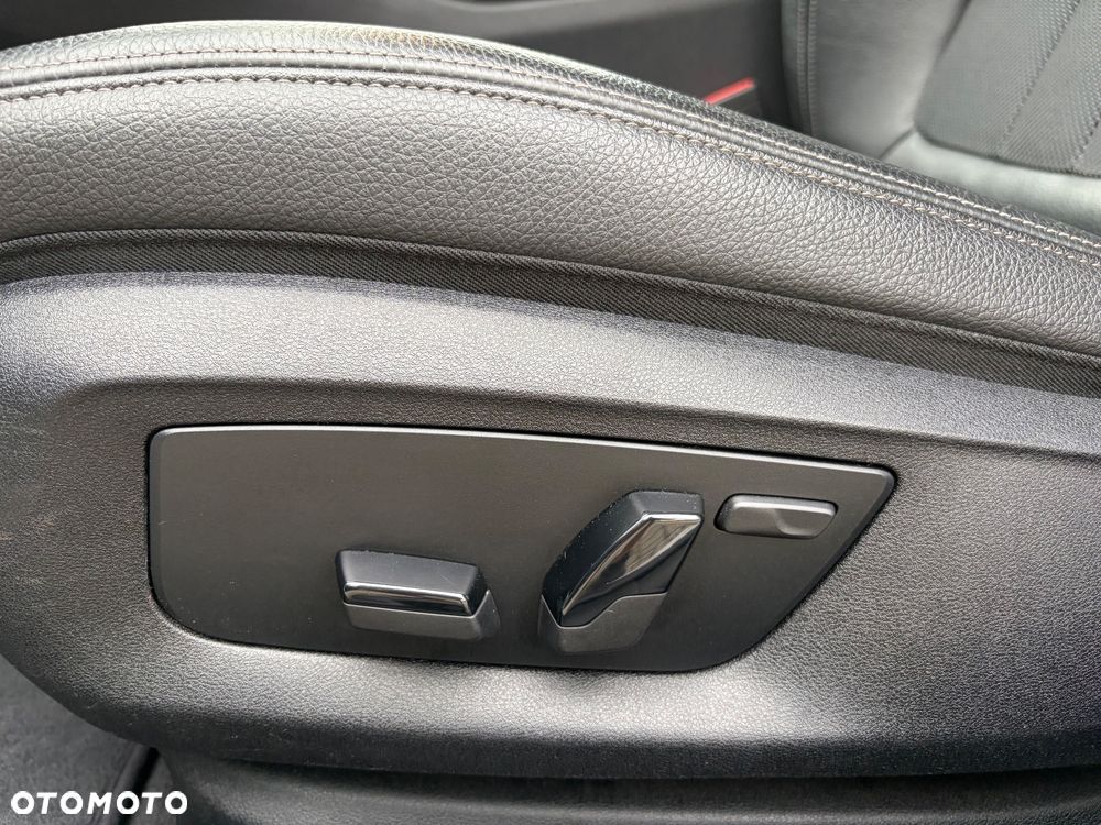BMW Seria 5 525d Sport-Aut Luxury Line - 30