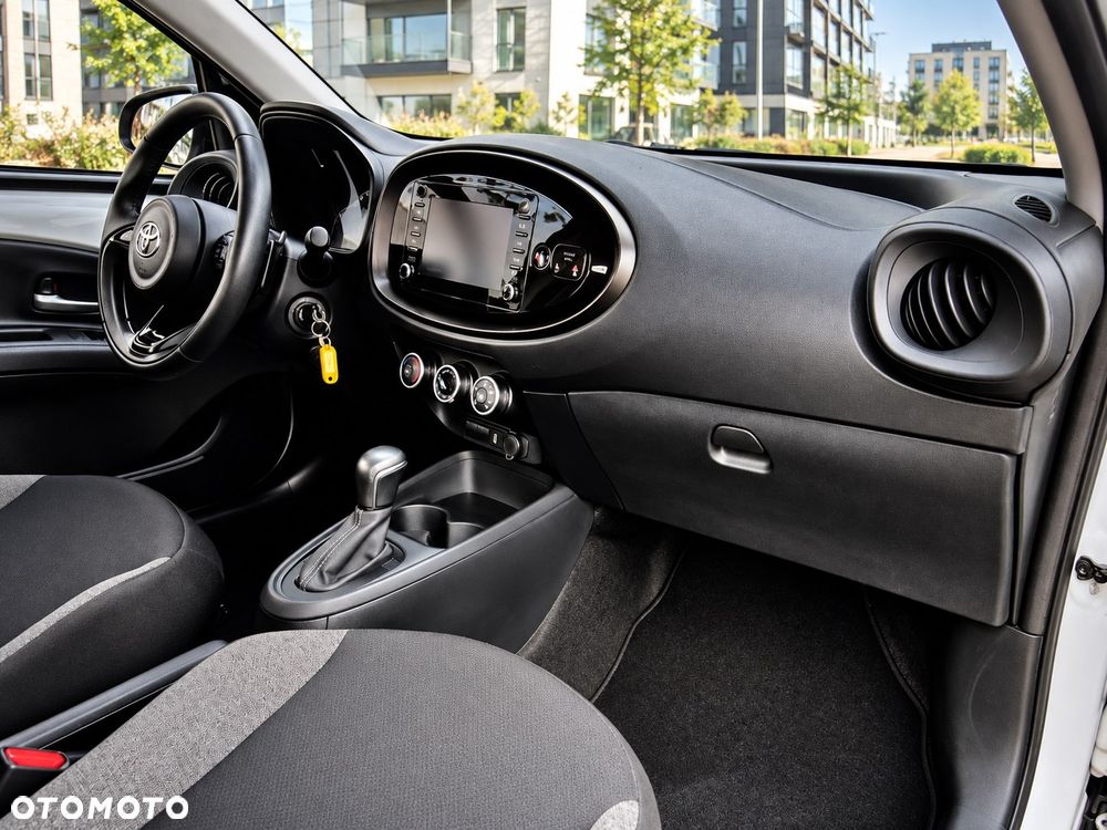 Toyota Aygo X 1.0 VVT-i Comfort CVT - 2