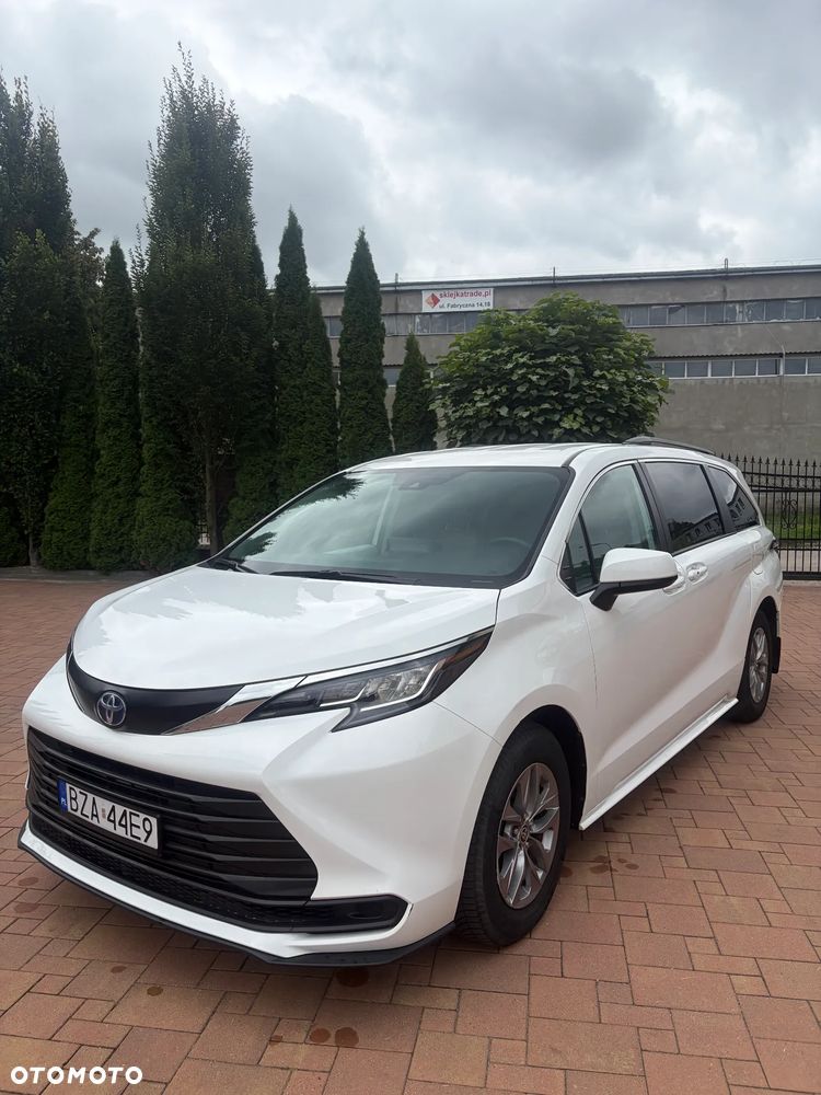 Toyota Sienna - 1
