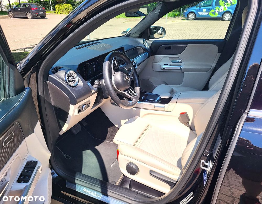 Mercedes-Benz GLB 200 4-Matic AMG Line 8G-DCT - 24