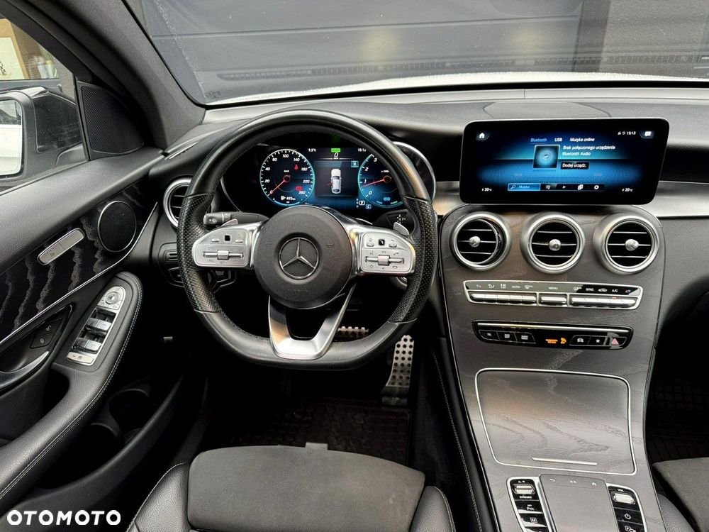 Mercedes-Benz GLC 300 4Matic 9G-TRONIC AMG Line Plus - 21