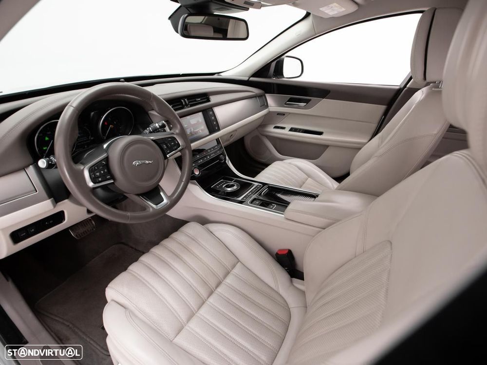 Jaguar XF - 7