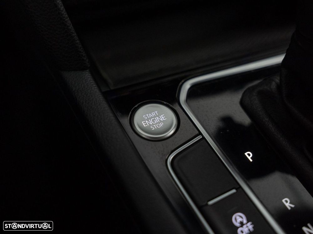 VW Passat Variant 2.0 TDI Business DSG - 28