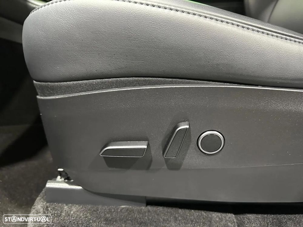 Tesla Model Y Long Range Dual Motor AWD - 44