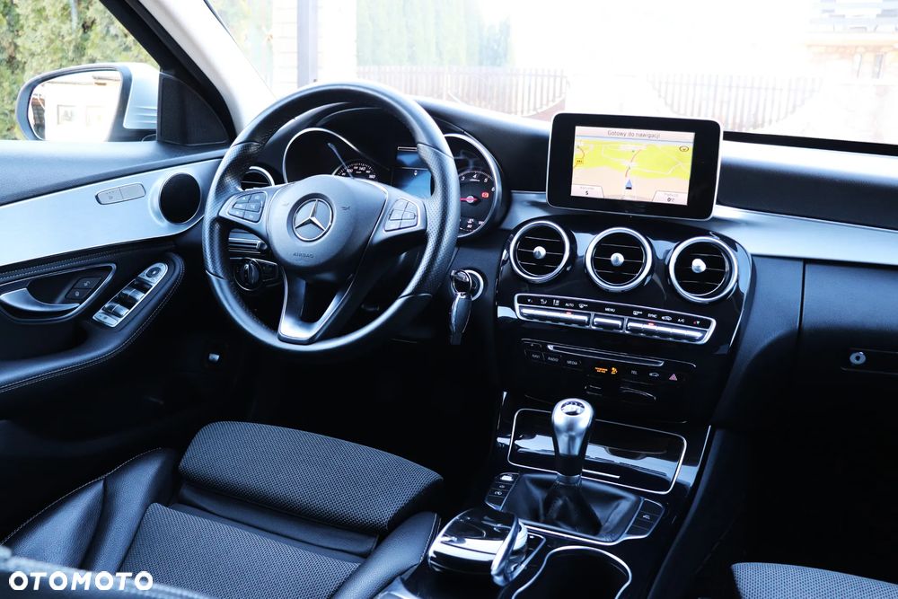 Mercedes-Benz Klasa C 180 Avantgarde - 27