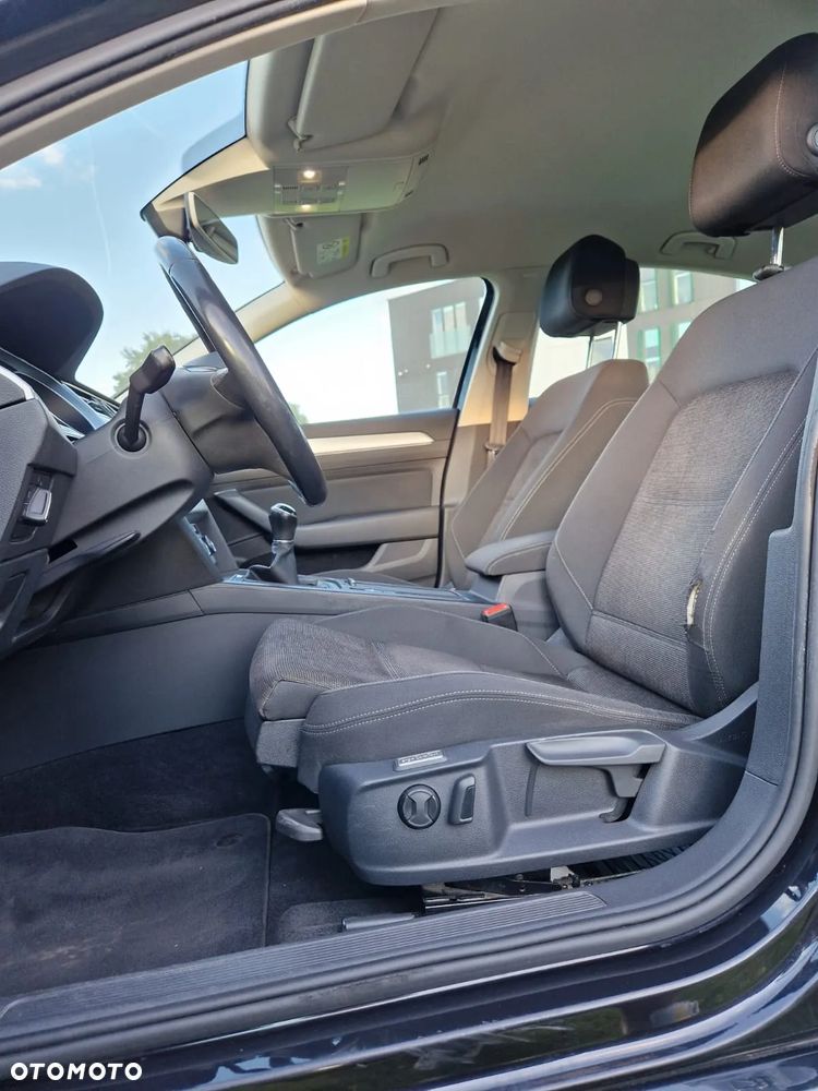 Volkswagen Passat - 17