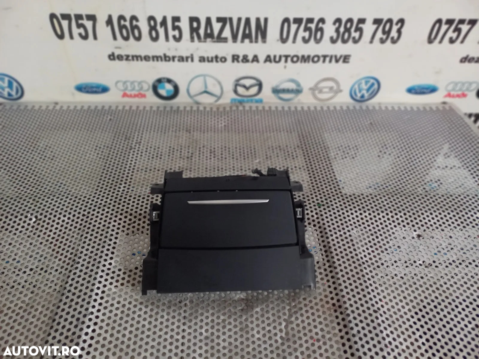Priza Bricheta Spate Cotiera Audi A8 4H D4 An 2010-2011-2012-2013-2014-2015-2016-2017 Dezmembrez Au - 2