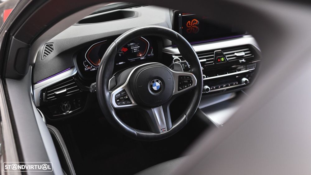 BMW 520 d Pack Desportivo M Auto - 48