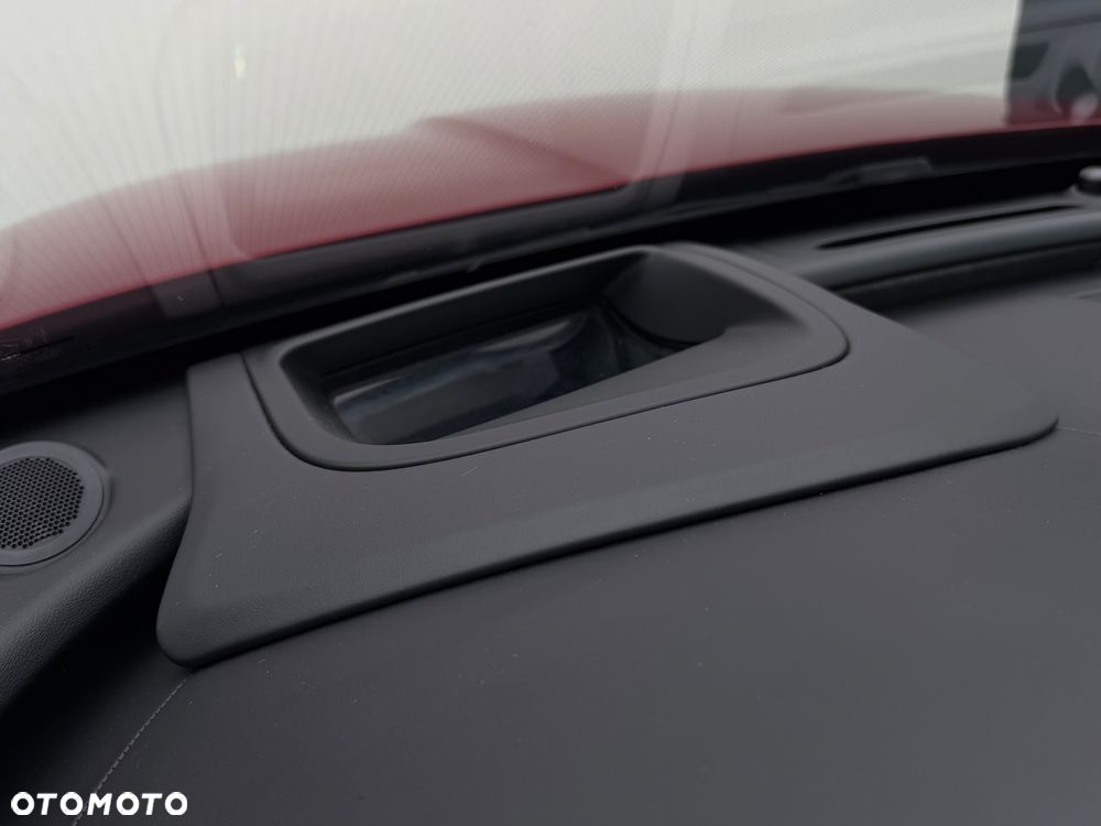 Jaguar XF 30d Portfolio - 13