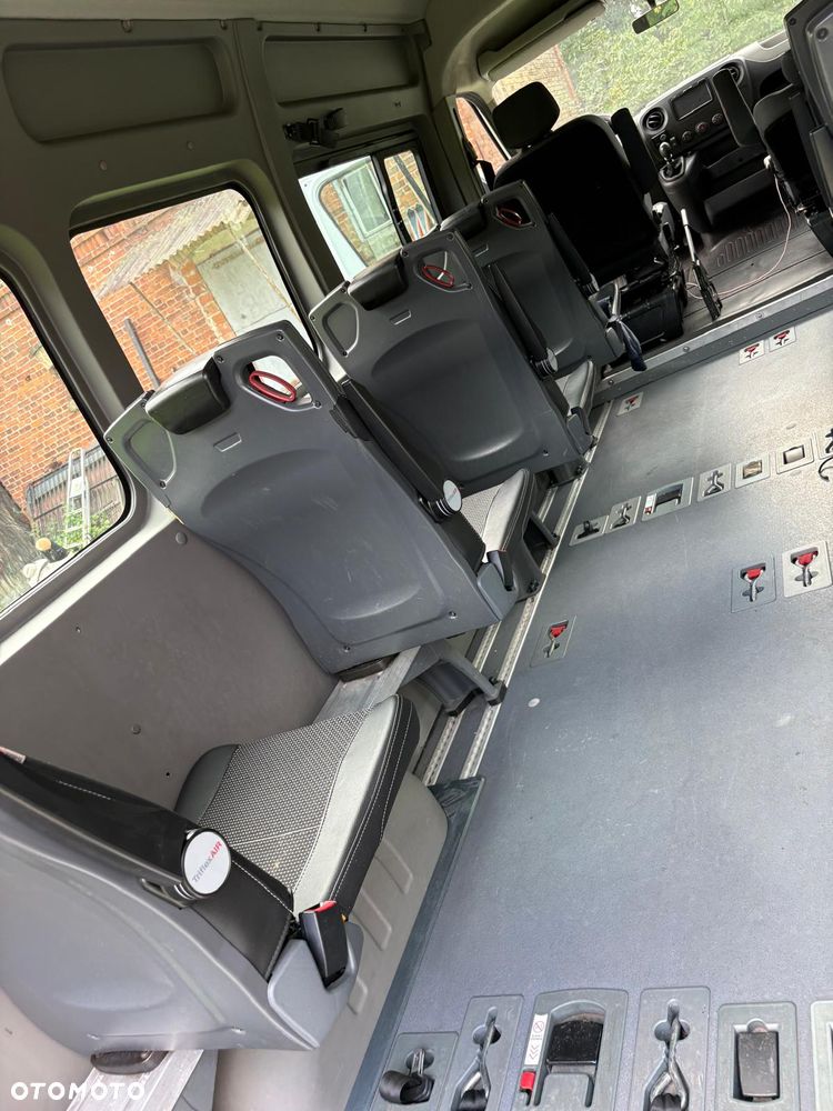 renault master movano zabudowa specjalistyczna do przewozu niepełnosprawnych - 5