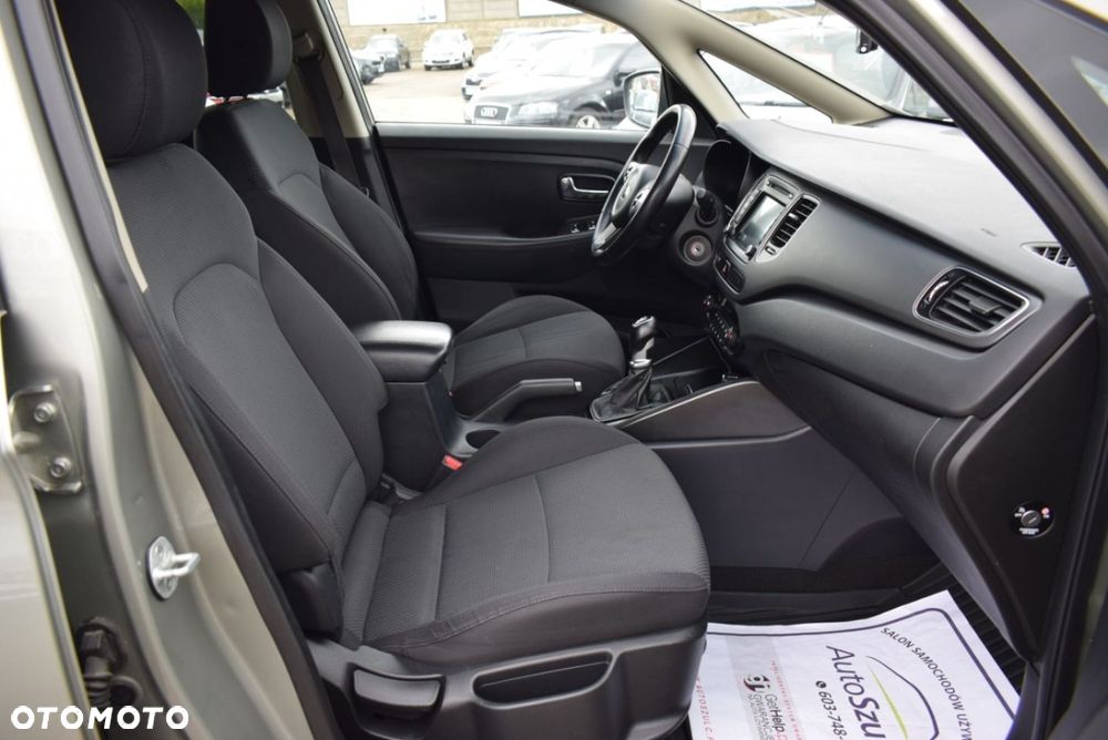 Kia Carens - 24