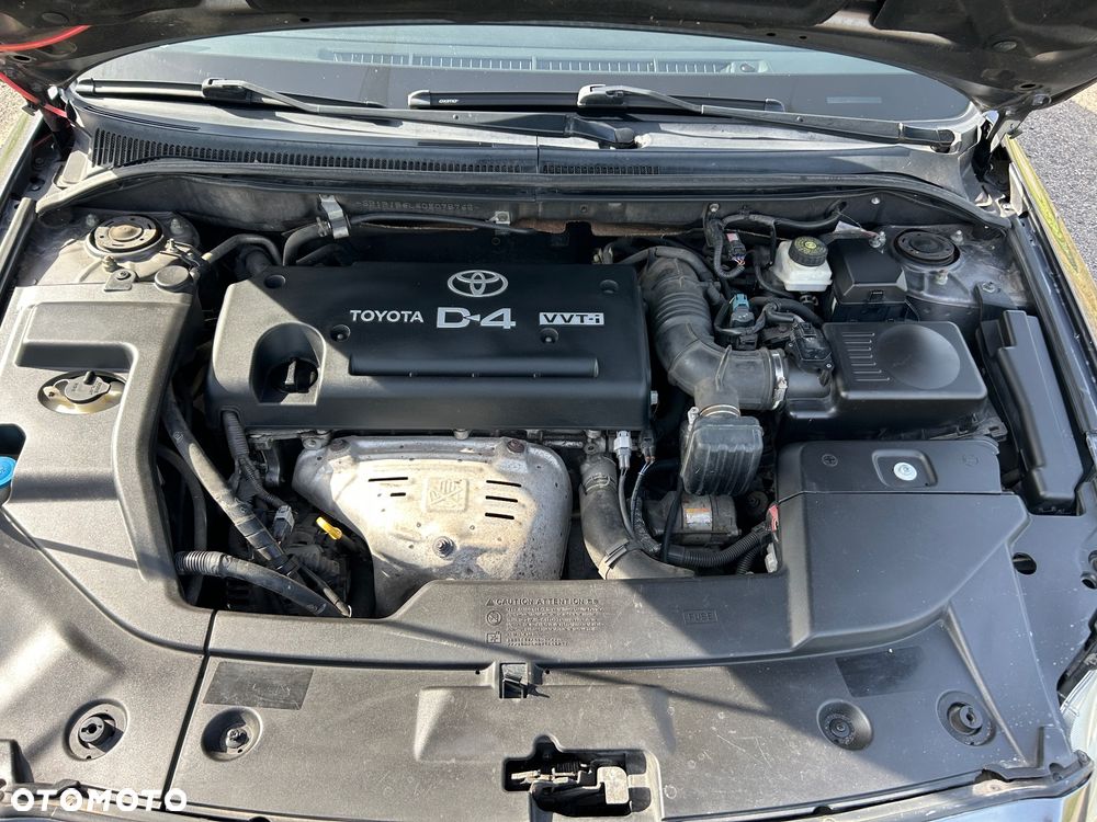 Toyota Avensis 2.0 VVT-i High - 16