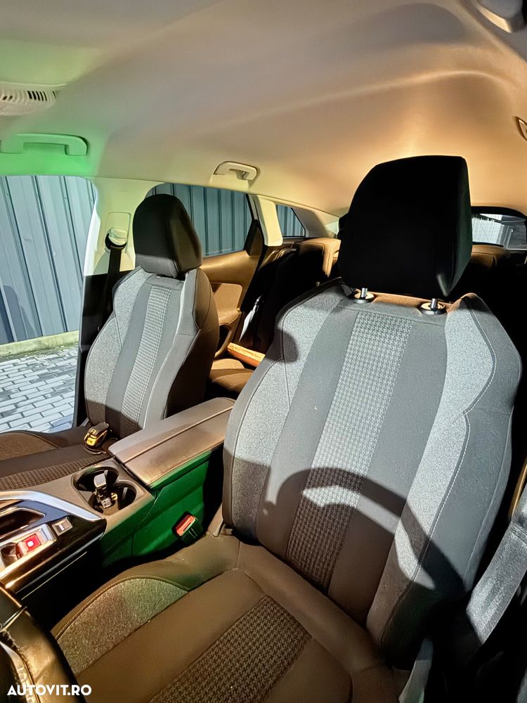 Peugeot 3008 1.2 PureTech Turbo S&S EAT8 Allure - 9