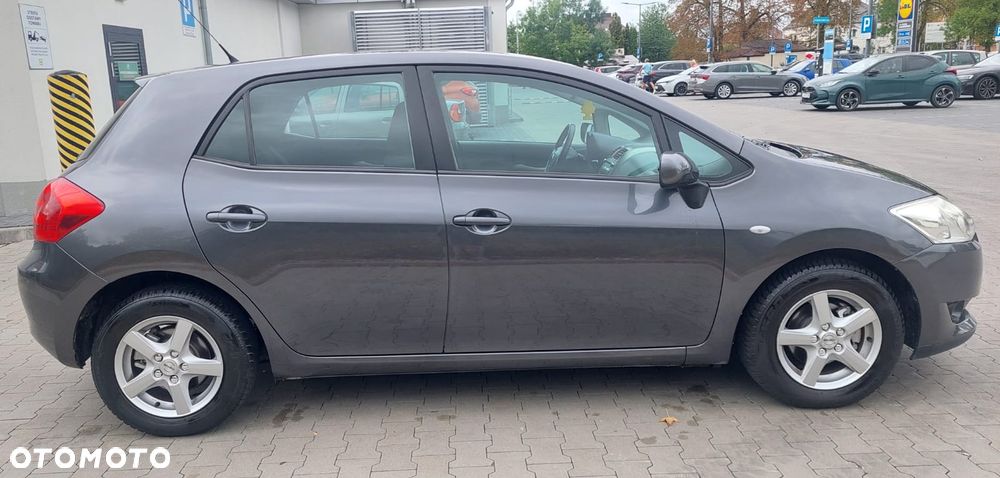 Toyota Auris 1.4 D-4D - 10