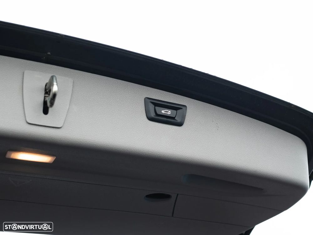 BMW 318 d Sport Line - 12