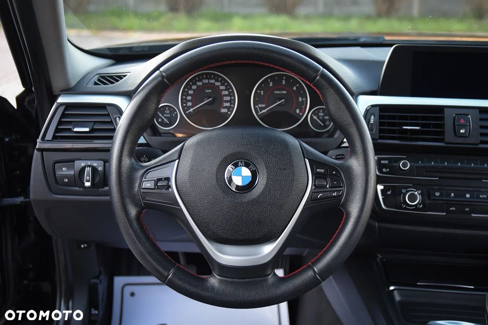 BMW Seria 3 318d Sport Line - 32