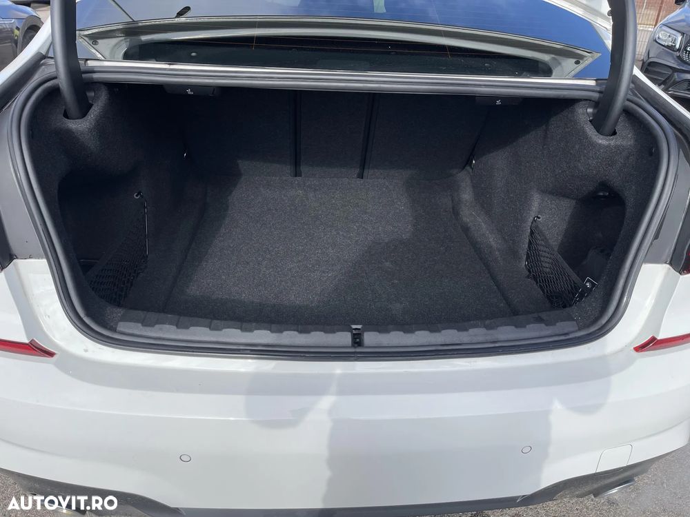 BMW Seria 3 318i Aut. M Sport - 23