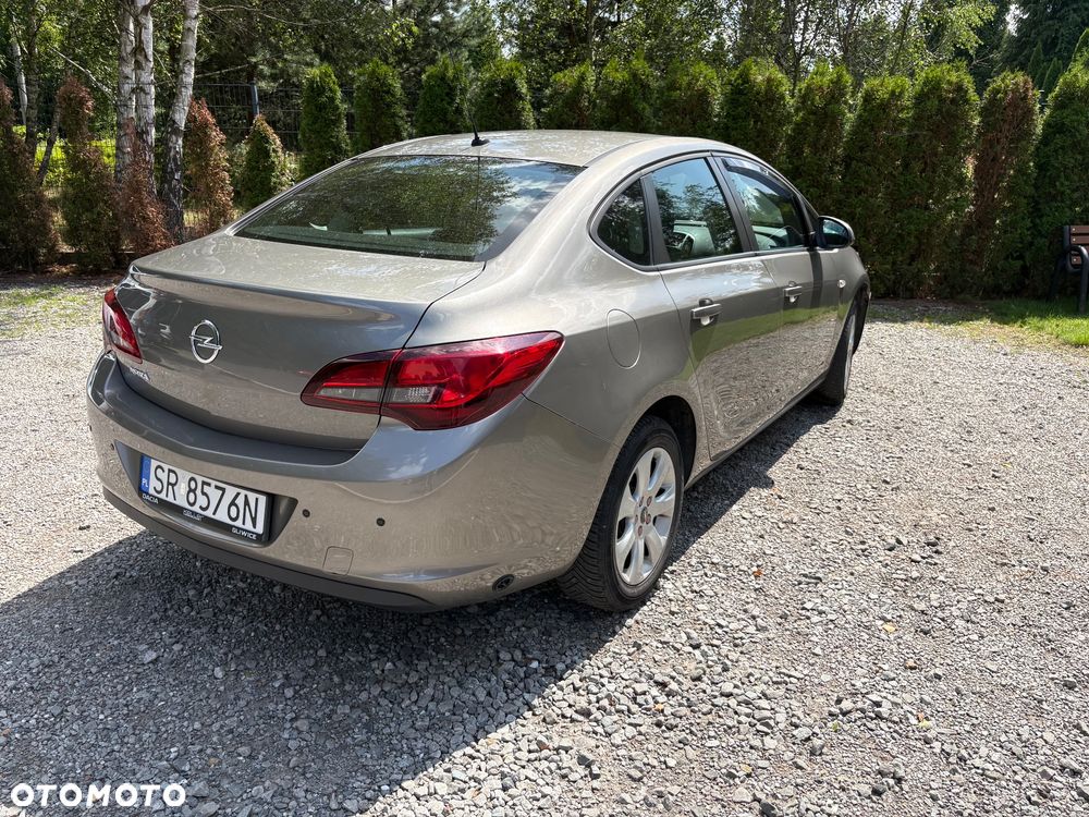 Opel Astra - 4