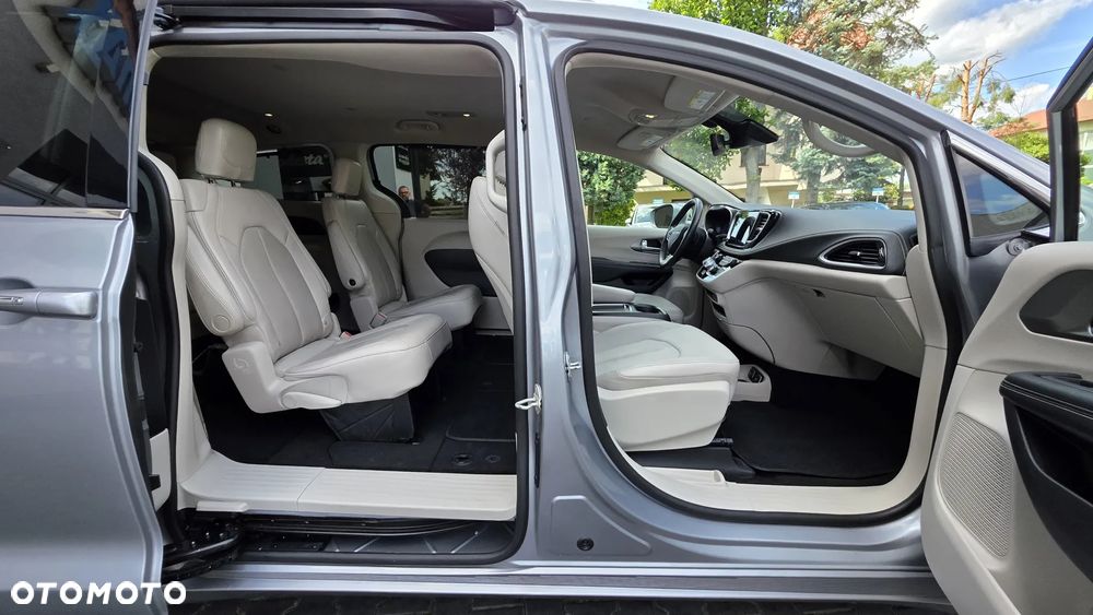 Chrysler Pacifica - 14