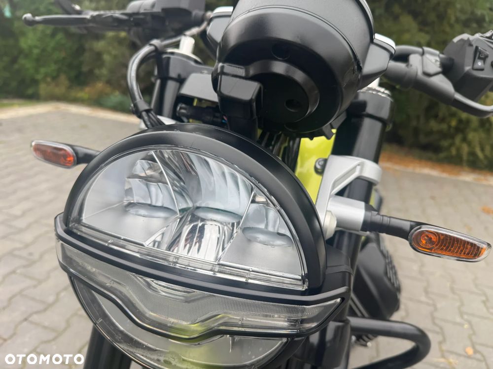 Moto Guzzi V7 - 19