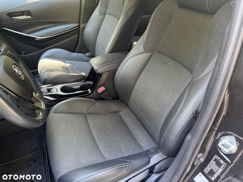 Toyota Corolla 1.8 Hybrid Executive - 29