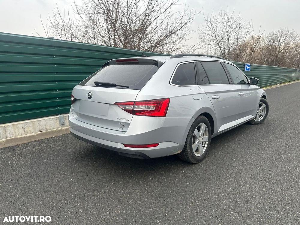 Skoda Superb 2.0 TDI 4X4 Style - 3
