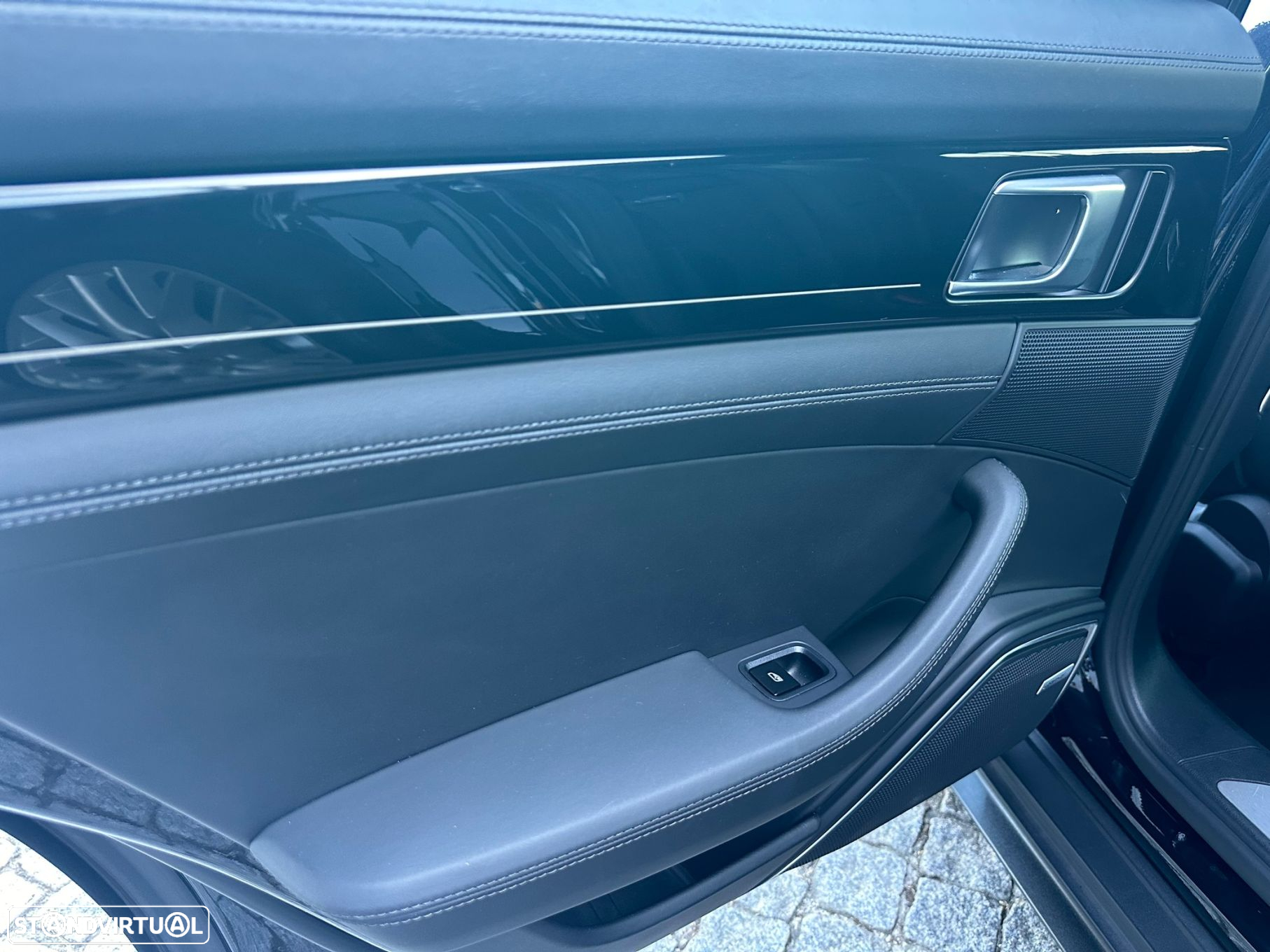 Porsche Panamera Sport Turismo 4 E-Hybrid 10 Years Edition - 19