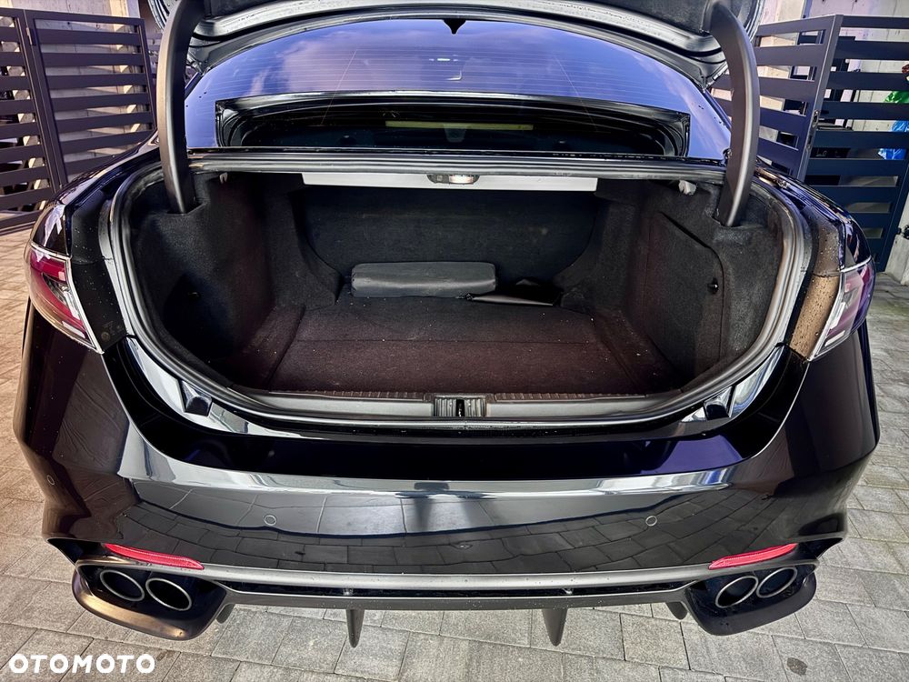 Alfa Romeo Giulia 2.9 V6 Bi-Turbo AT8 Quadrifoglio - 31