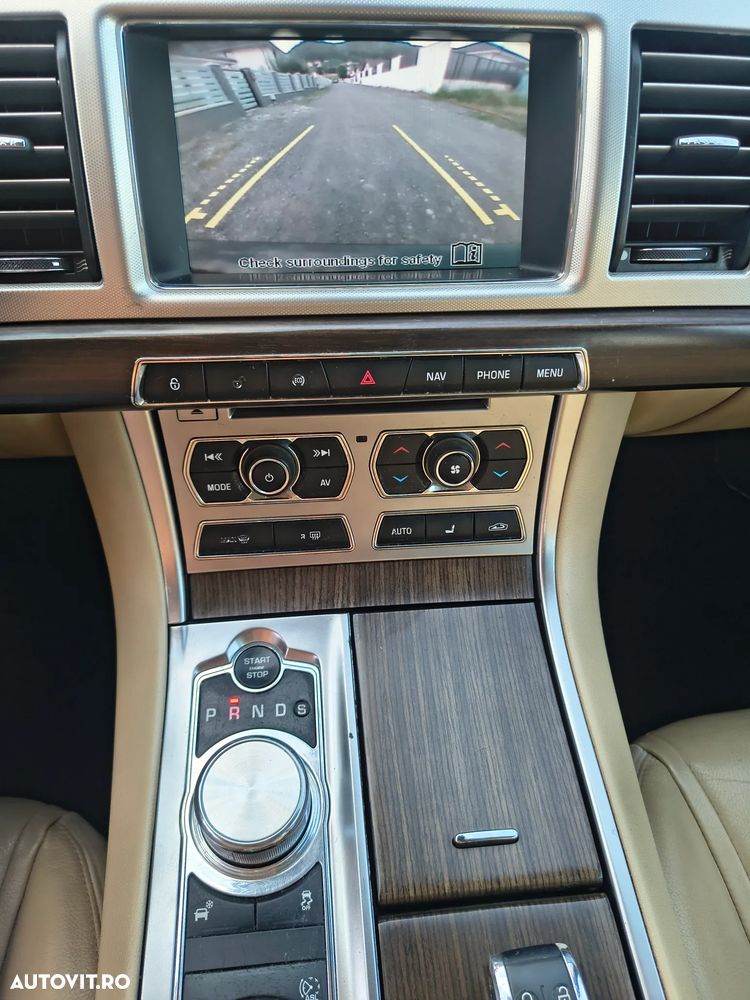 Jaguar XF 2.2D Luxury - 15