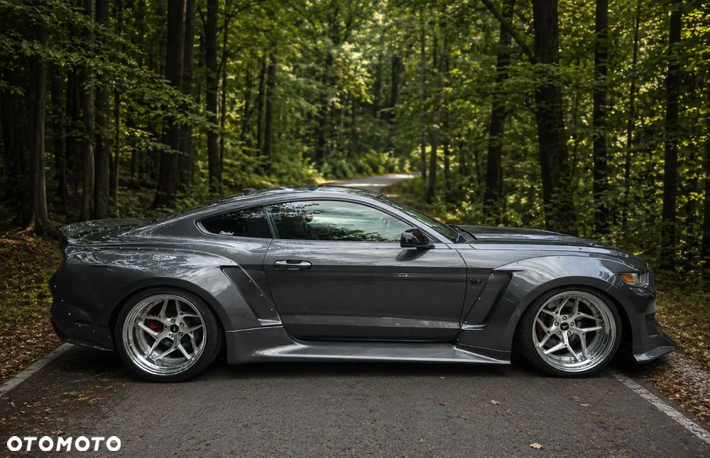 Ford Mustang - 8