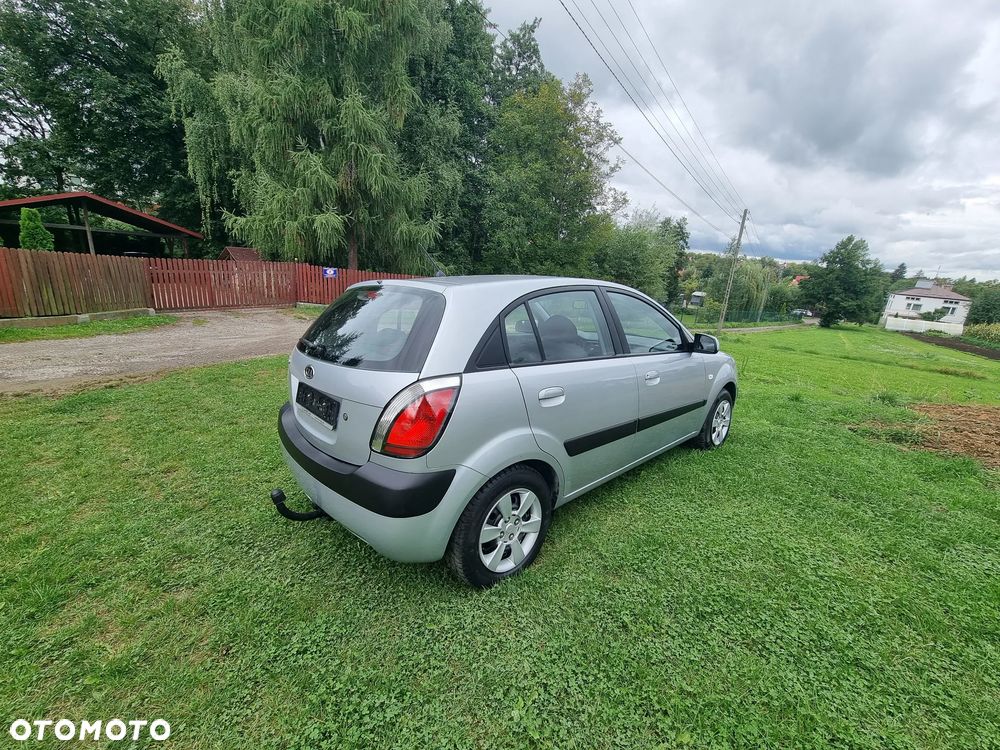 Kia Rio - 6