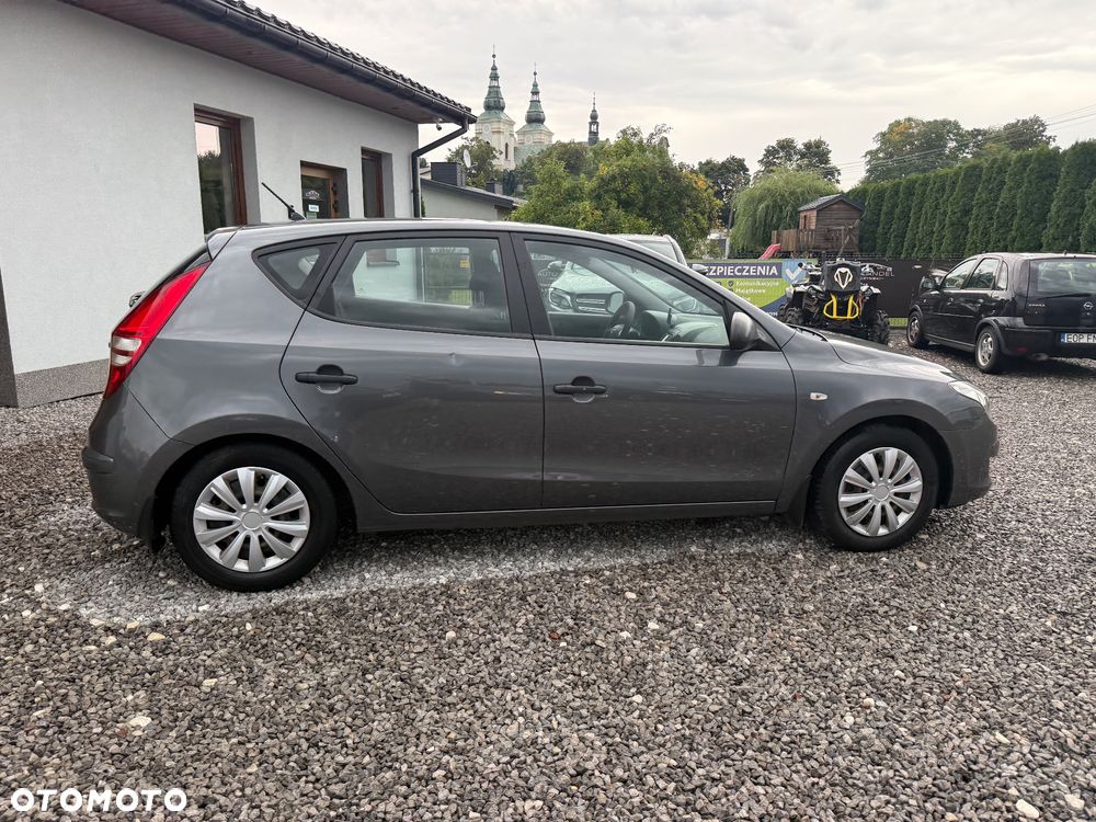 Hyundai i30 1.4 Base + - 22
