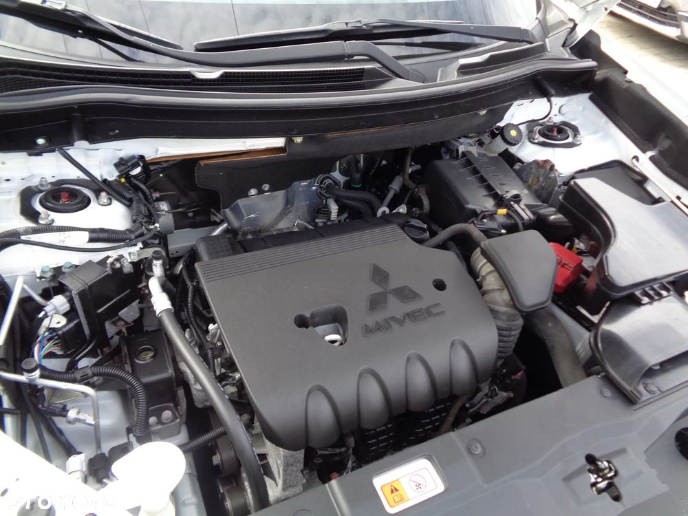 Mitsubishi Outlander 2.0 2WD Diamant Edition - 22