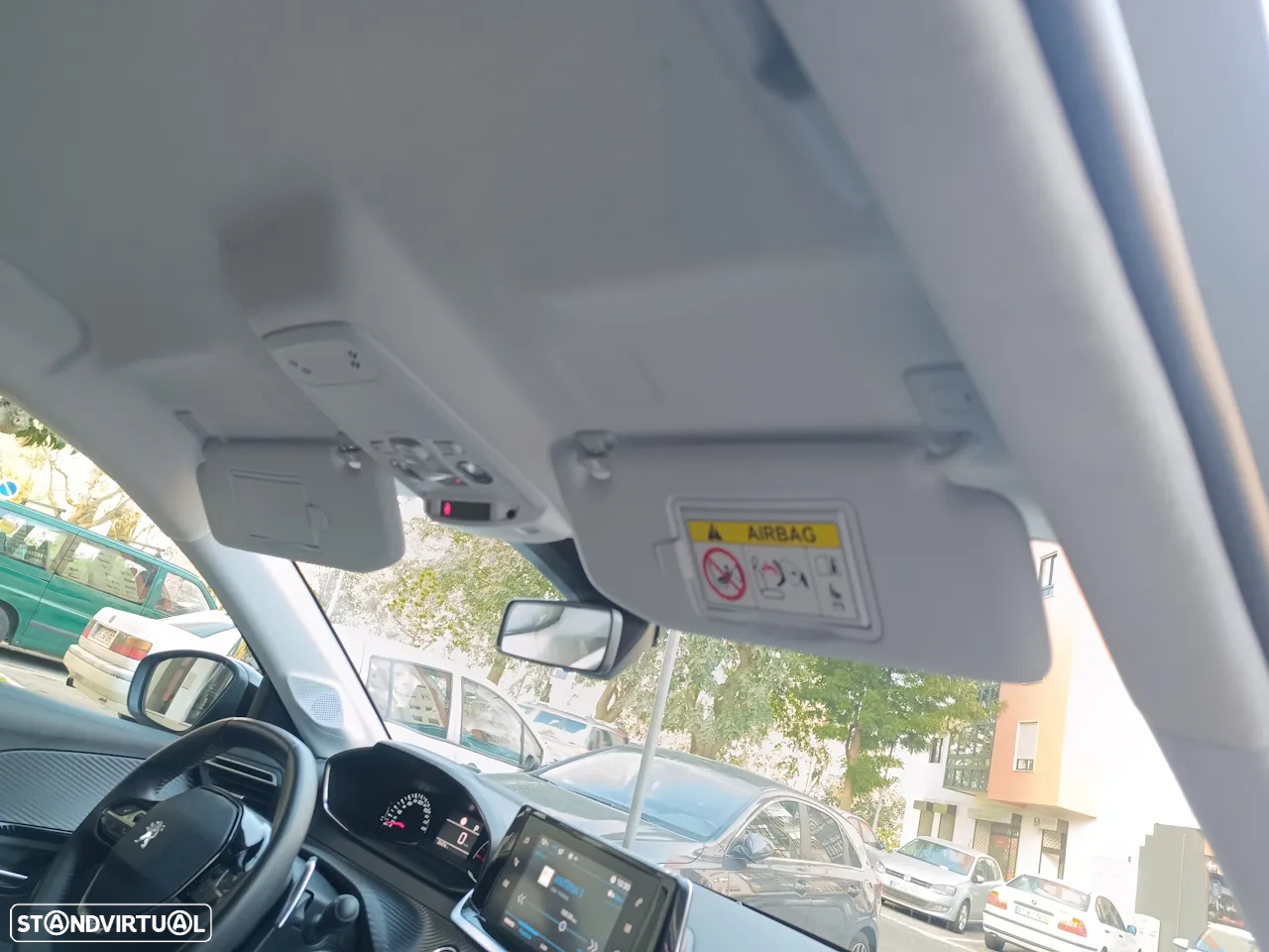 Peugeot 208 PureTech 100 EAT8 Allure - 23