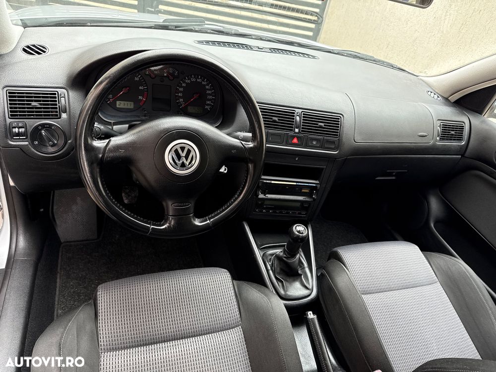 Volkswagen Golf 1.6 Comfortline - 16