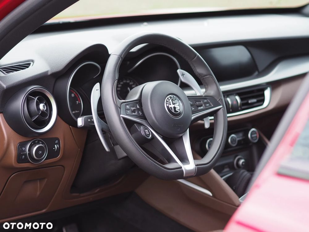 Alfa Romeo Stelvio 2.0 Turbo 16V AT8-Q4 Ti - 19