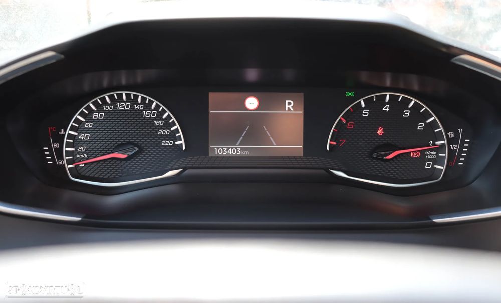 Peugeot 2008 1.2 PureTech Active EAT8 — fotografia 10