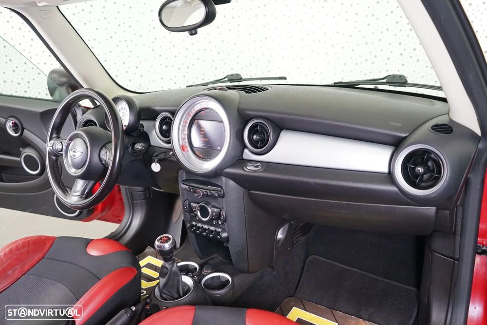 MINI 3 Portas One D - 13