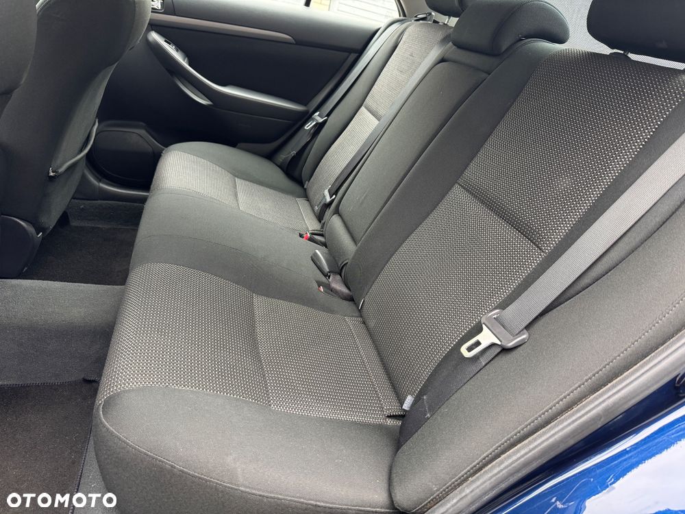 Toyota Avensis - 9