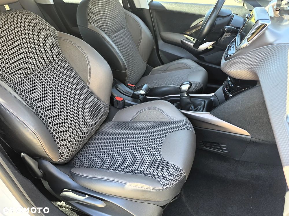 Peugeot 2008 1.6 VTi Allure - 27